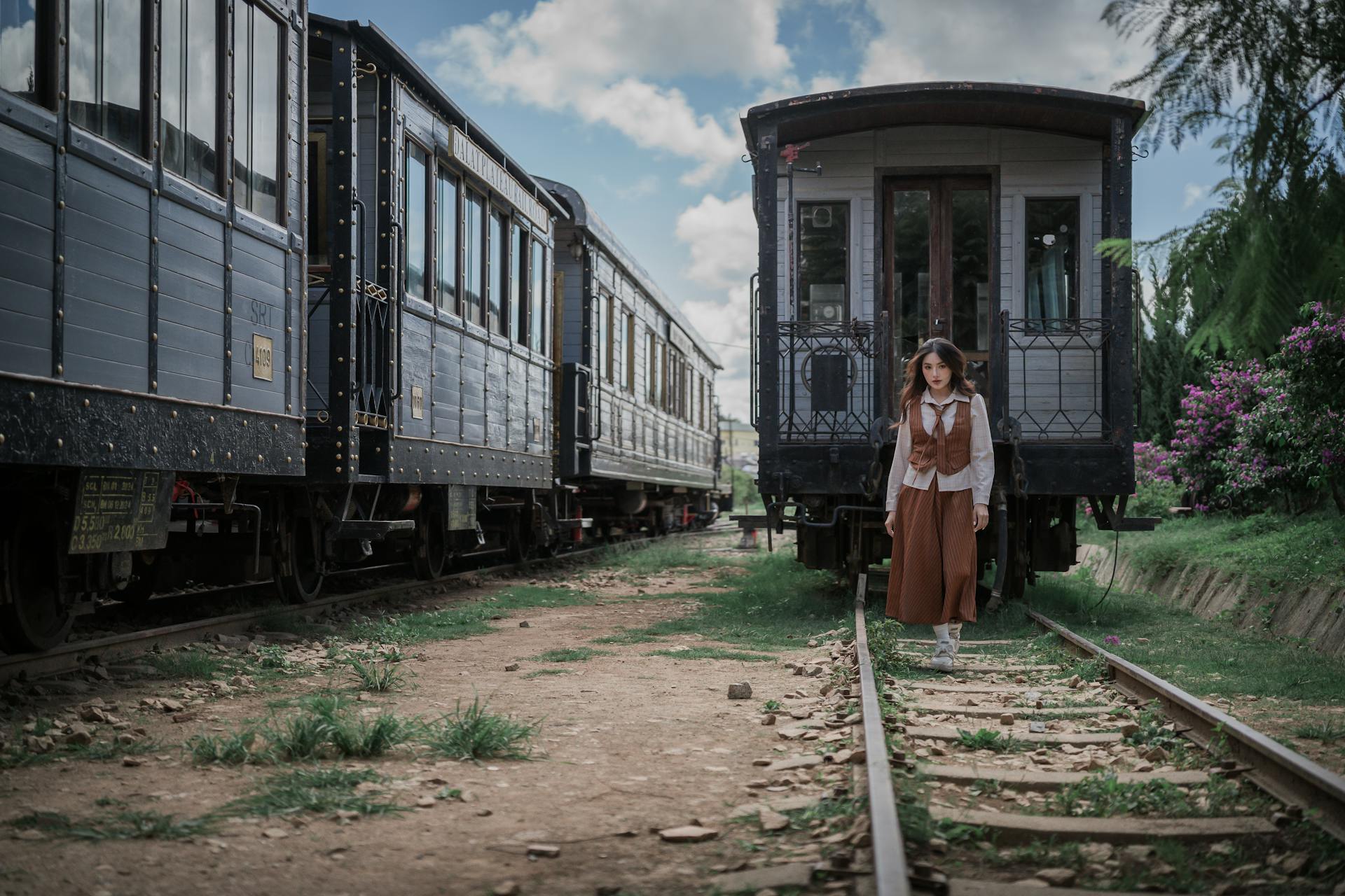 Đà Lạt, du lịch, travel, thiếu nữ, con gái, girl, ga xe lửa, xe lừa, train, Việt Nam - Tuấn Kiệt Jr