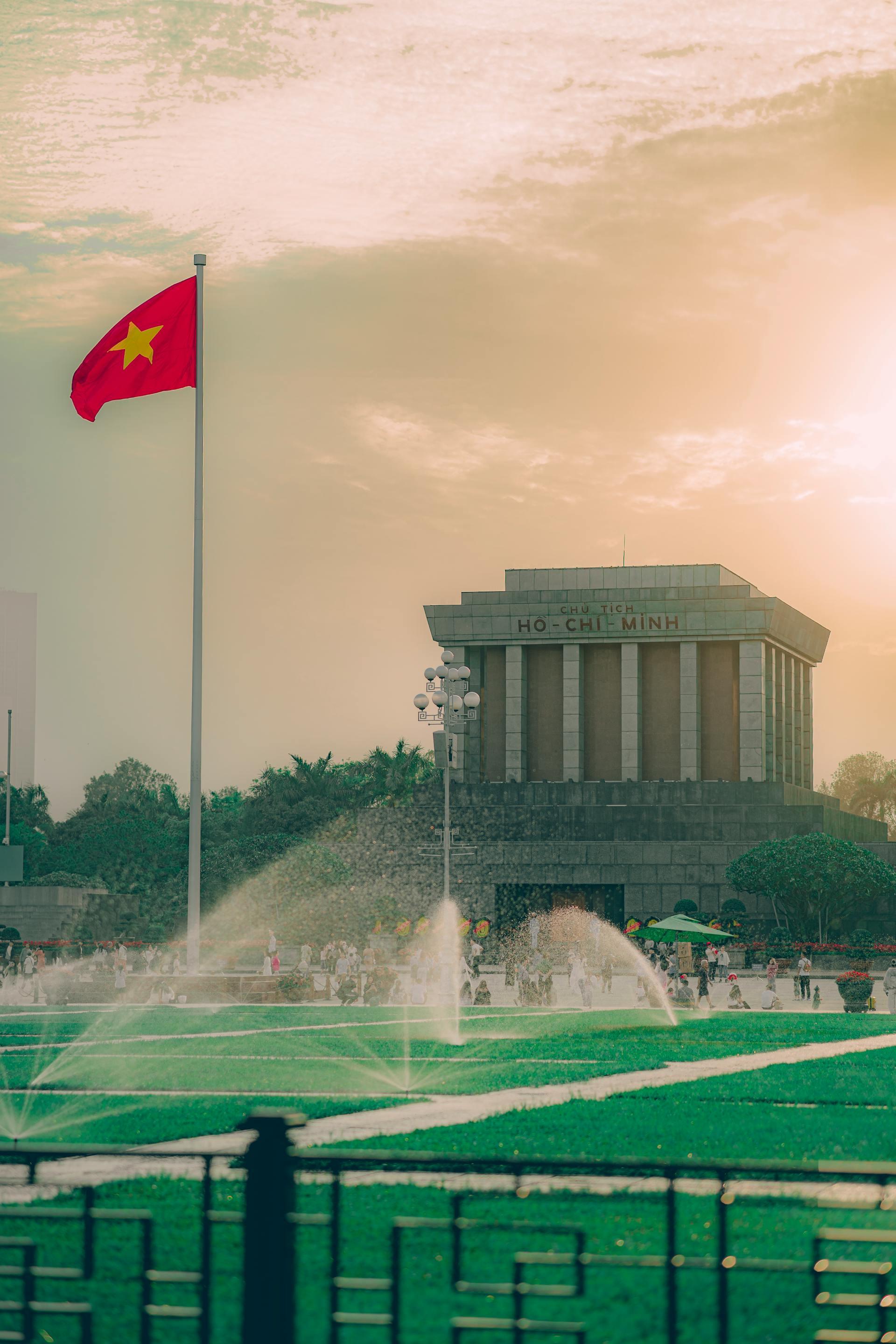 Lăng Hồ Chủ Tịch, Lăng Bác Hồ, lăng Bác, Hà Nội, Việt Nam, cờ Việt Nam, flag - Toàn Văn