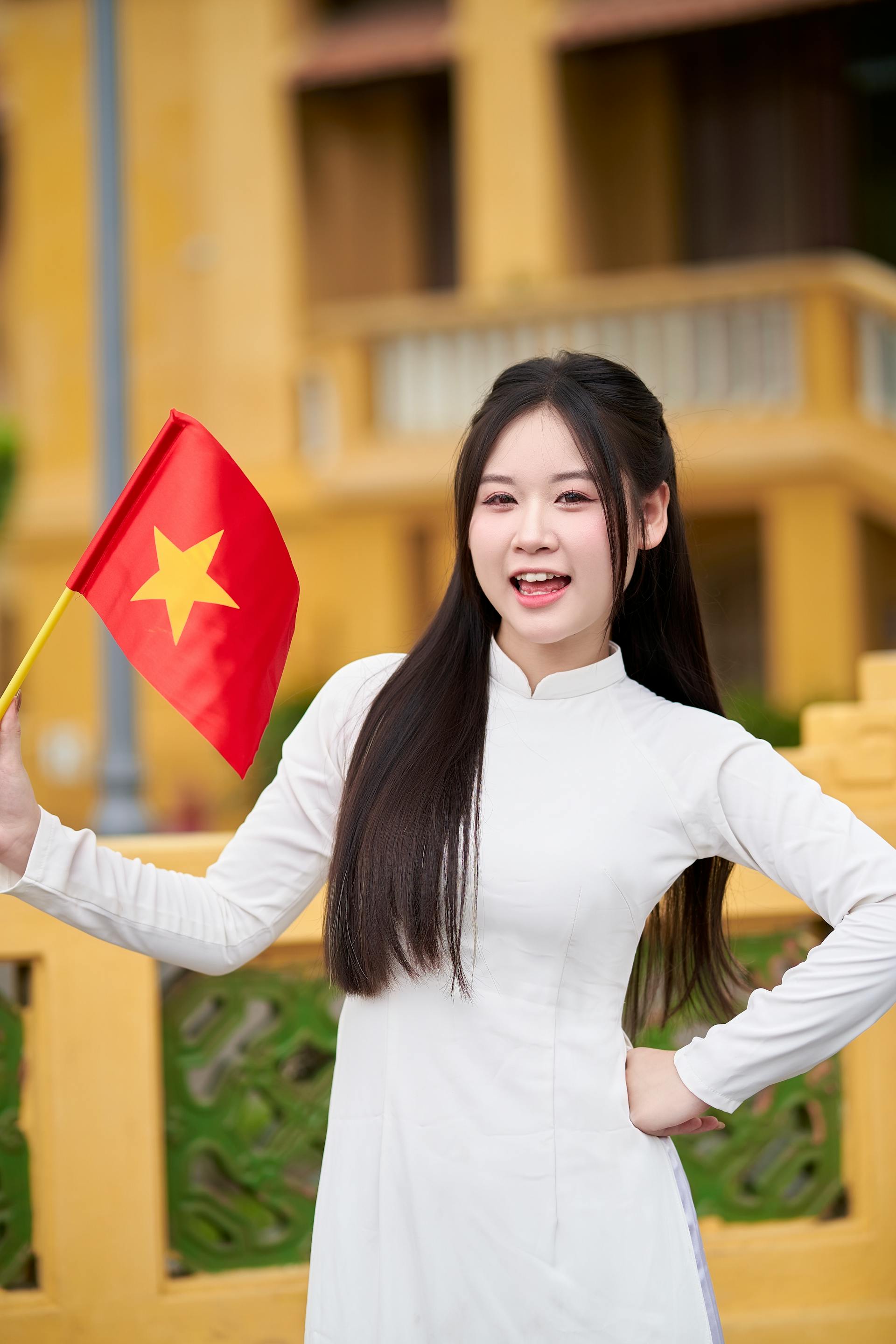 Áo dài, Thiếu nữ, young woman, cô gái, girl, vietnamese dress, nón lá, conical hat, lá cờ, flag, lăng Bác, bảo tàng - Toàn Văn 23