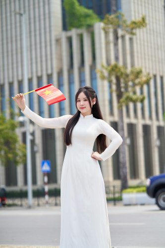 Áo dài, Thiếu nữ, young woman, cô gái, girl, vietnamese dress, nón lá, conical hat, lá cờ, flag, lăng Bác, bảo tàng - Toàn Văn 24