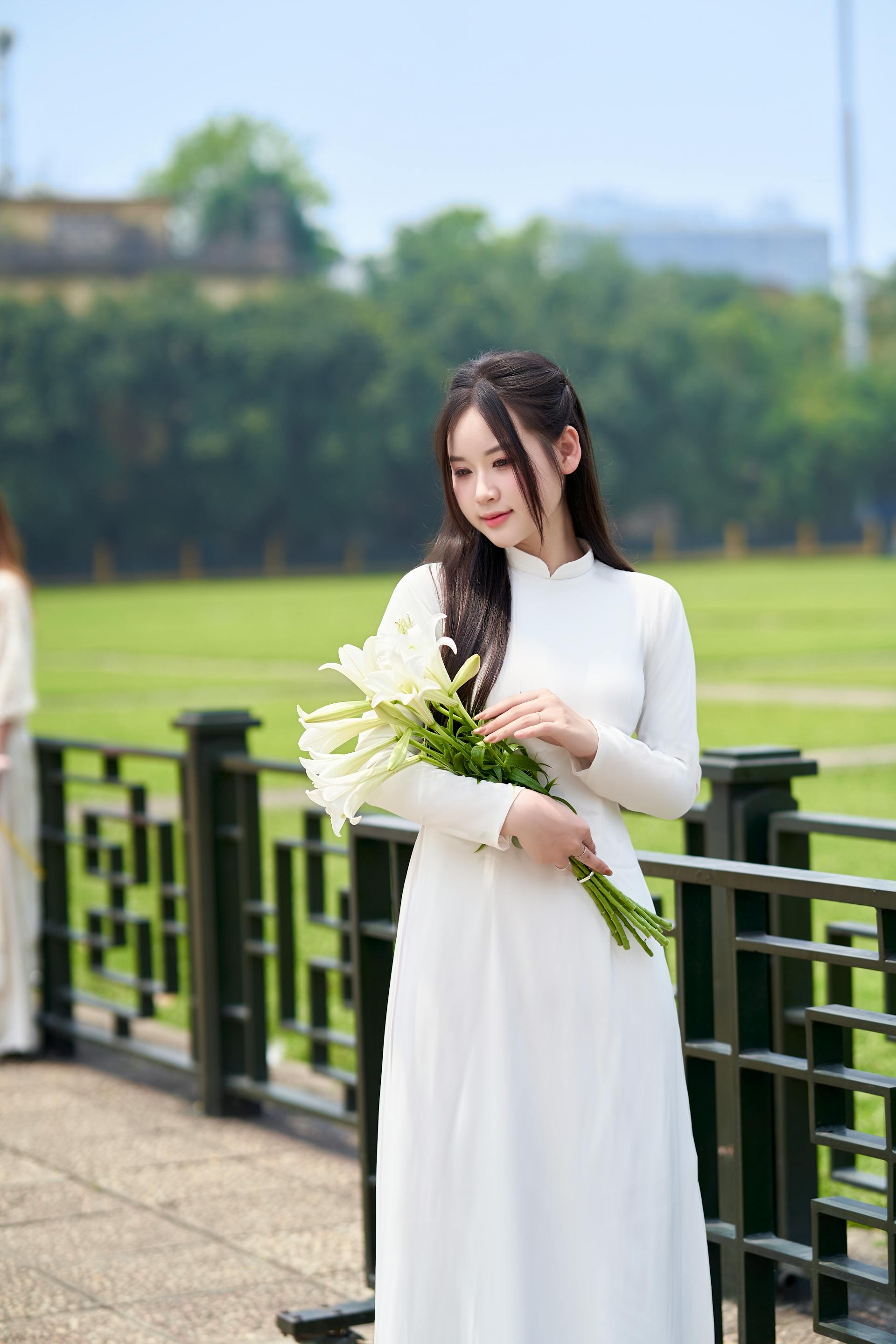 Áo dài, Thiếu nữ, young woman, cô gái, girl, vietnamese dress, nón lá, conical hat, lá cờ, flag, lăng Bác, bảo tàng - Toàn Văn 14