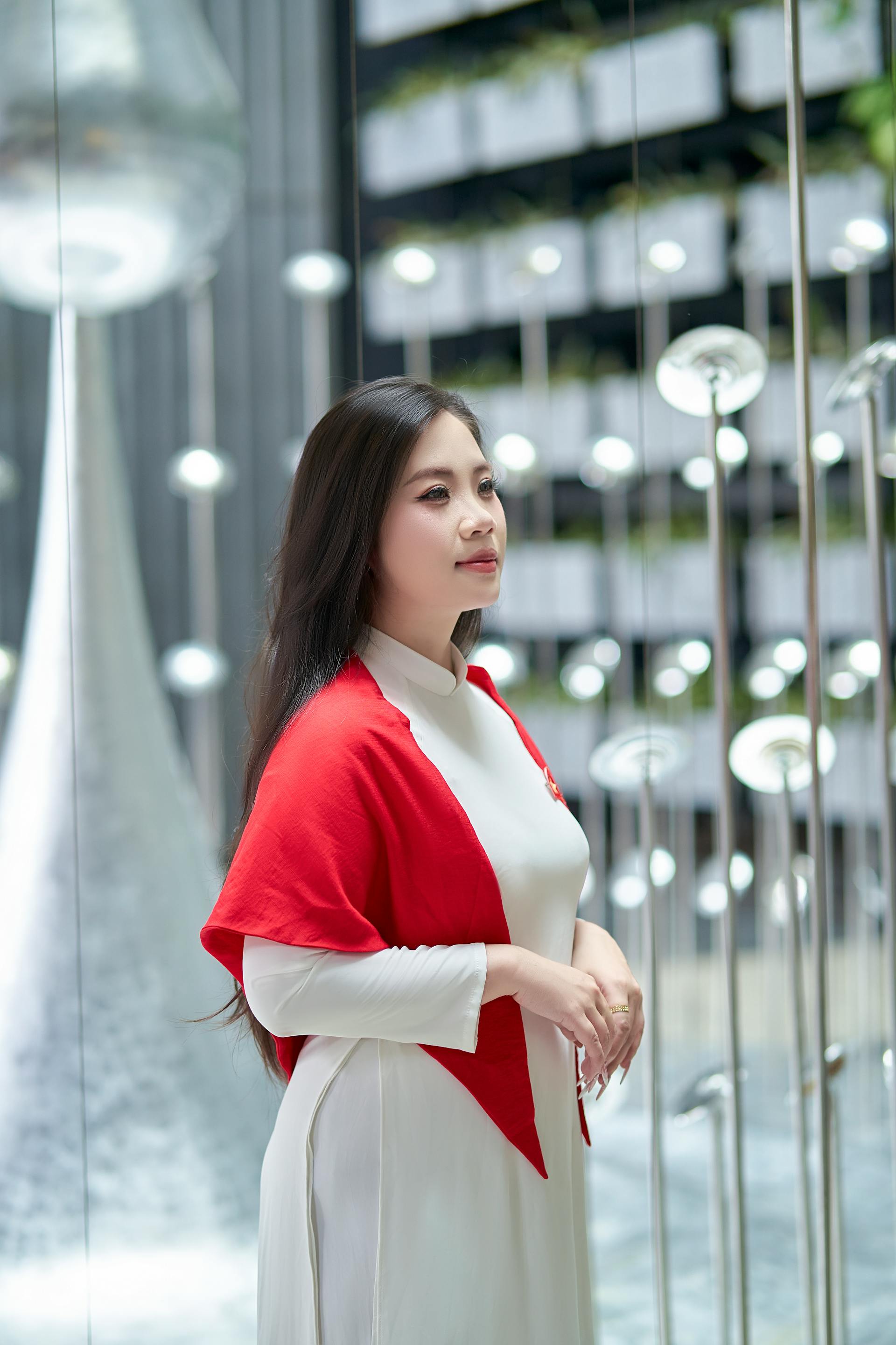 Áo dài, Thiếu nữ, young woman, cô gái, girl, vietnamese dress, nón lá, conical hat, lá cờ, flag, lăng Bác, bảo tàng - Toàn Văn 7
