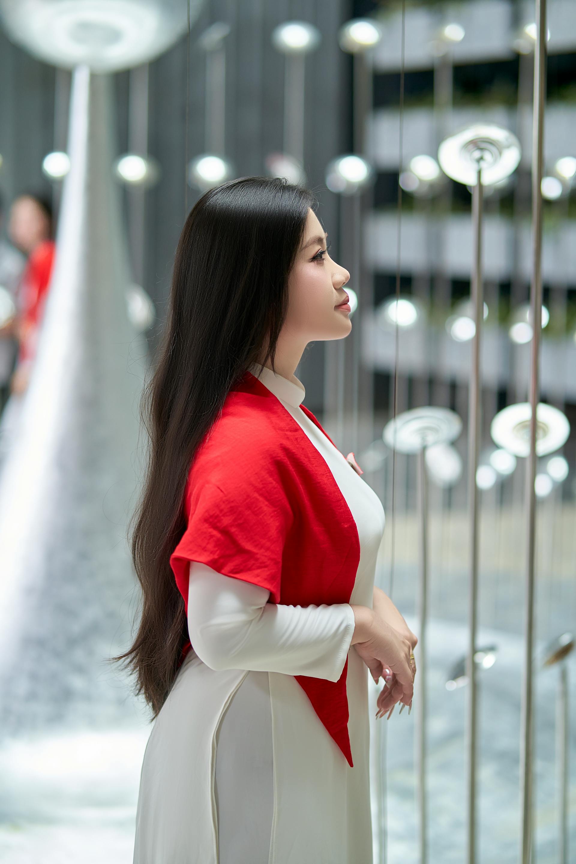 Áo dài, Thiếu nữ, young woman, cô gái, girl, vietnamese dress, nón lá, conical hat, lá cờ, flag, lăng Bác, bảo tàng - Toàn Văn 6