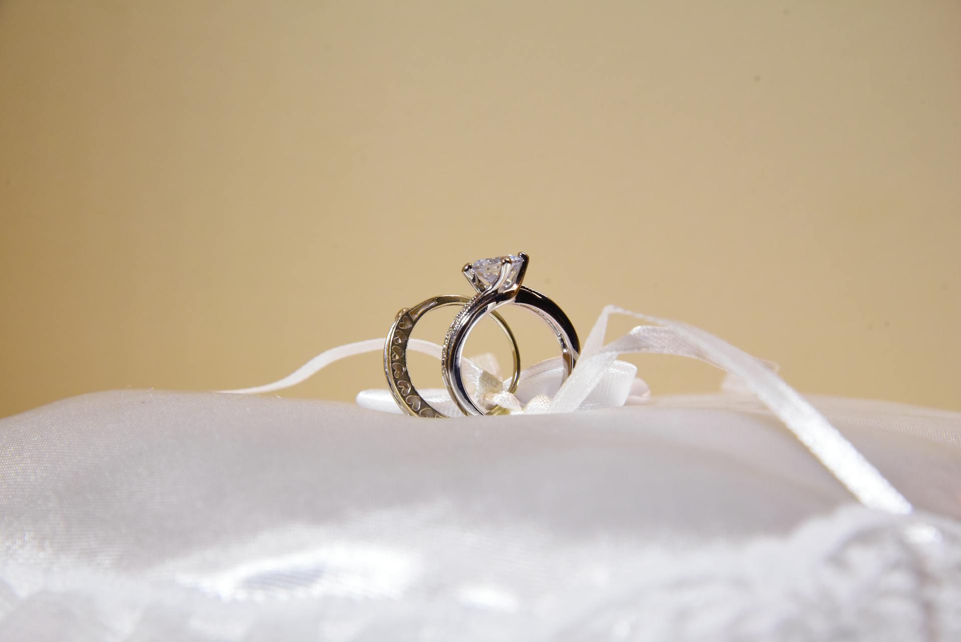 Trang sức, nhẫn, dây chuyền, sản phẩm, quảng cáo, jewelry, ring  - Sandy Torchon