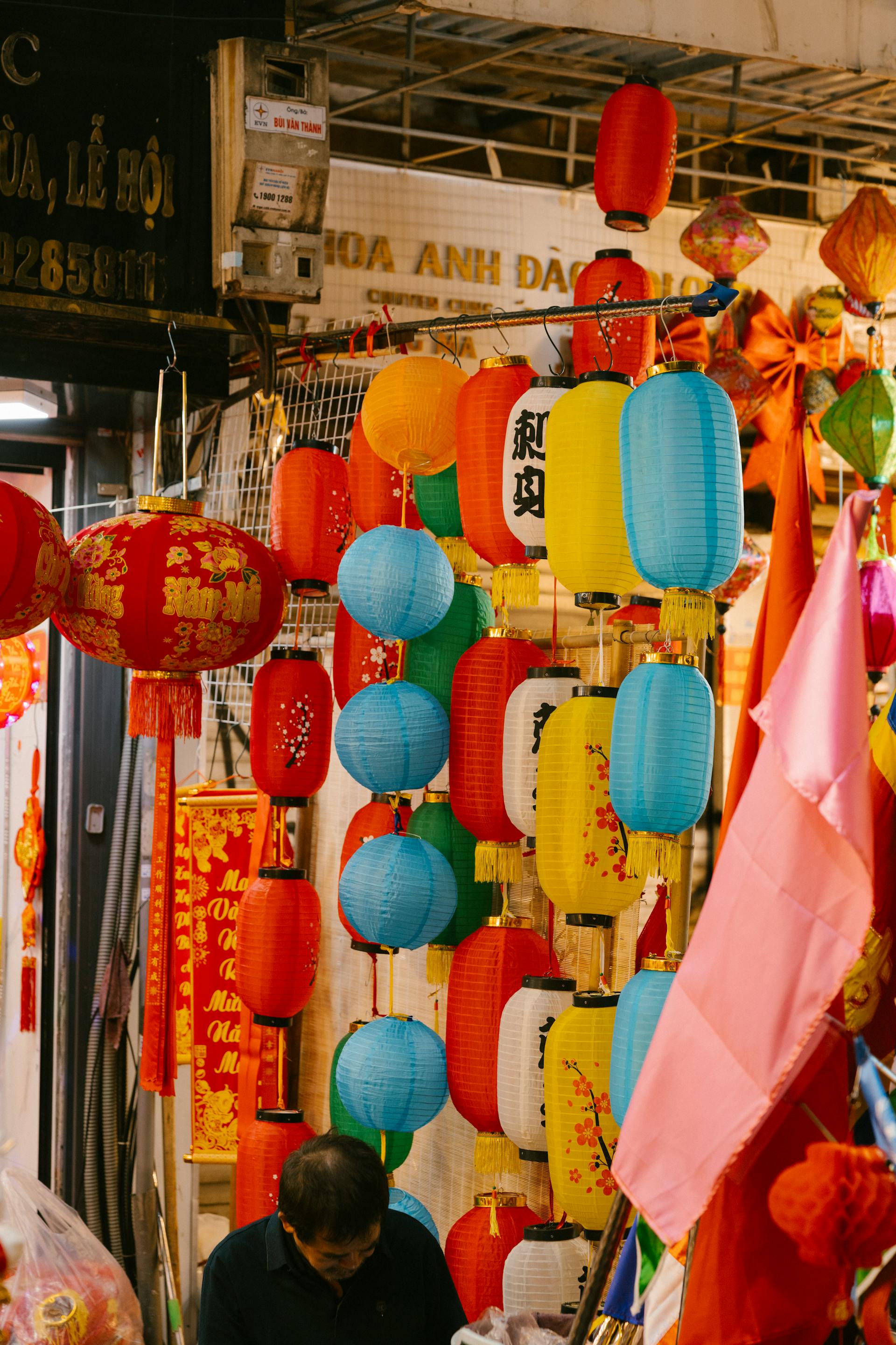 Trang trí, Tết, Tết Nguyên Đán, mua sắm, chợ tết, đèn lồng, câu chúc, decorations, Tet, Lunar New Year, shopping, Tet market, lanterns- HONG SON 12