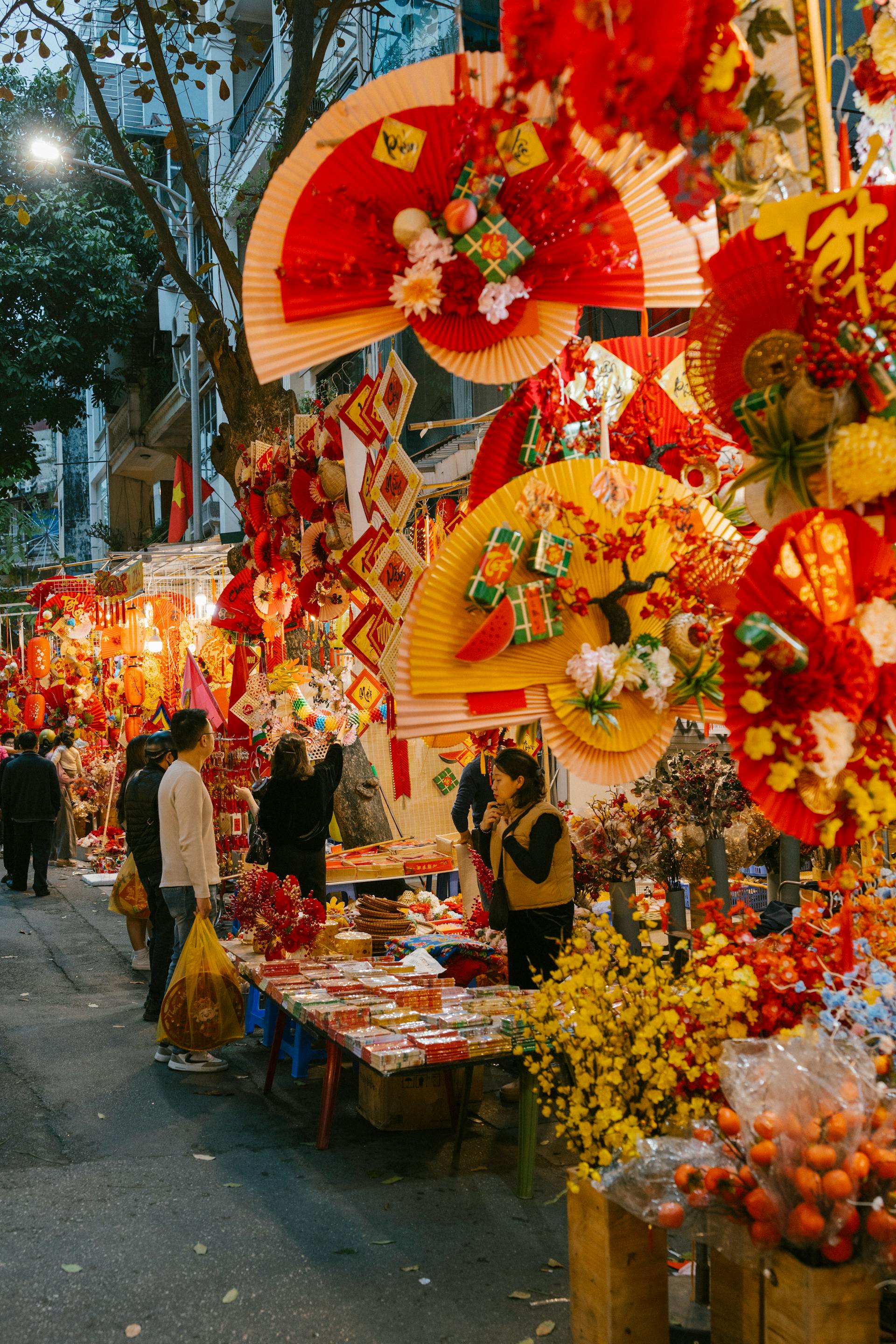 Trang trí, Tết, Tết Nguyên Đán, mua sắm, chợ tết, đèn lồng, câu chúc, decorations, Tet, Lunar New Year, shopping, Tet market, lanterns- HONG SON 14
