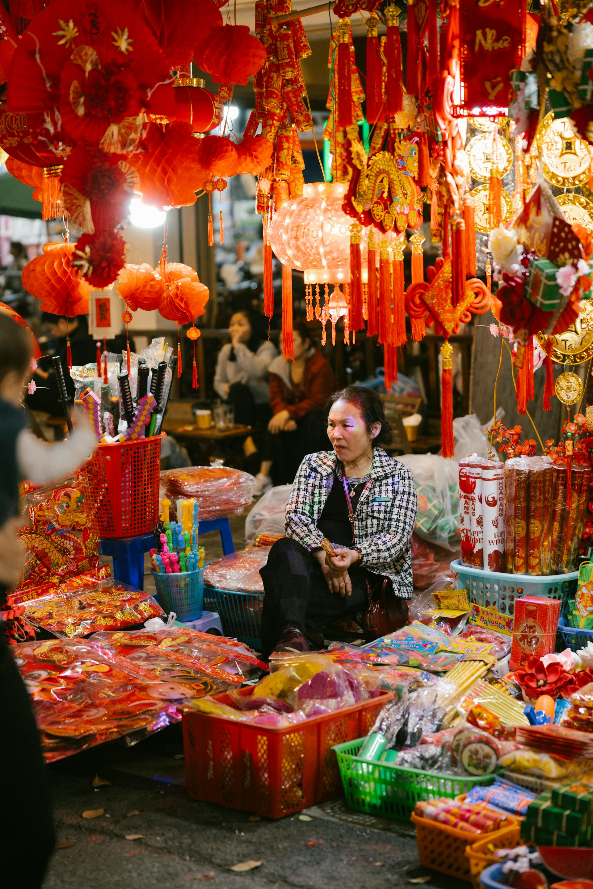 Trang trí, Tết, Tết Nguyên Đán, mua sắm, chợ tết, đèn lồng, câu chúc, decorations, Tet, Lunar New Year, shopping, Tet market, lanterns- HONG SON 16