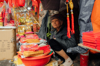 Trang trí, Tết, Tết Nguyên Đán, mua sắm, chợ tết, đèn lồng, câu chúc, decorations, Tet, Lunar New Year, shopping, Tet market, lanterns- HONG SON 1