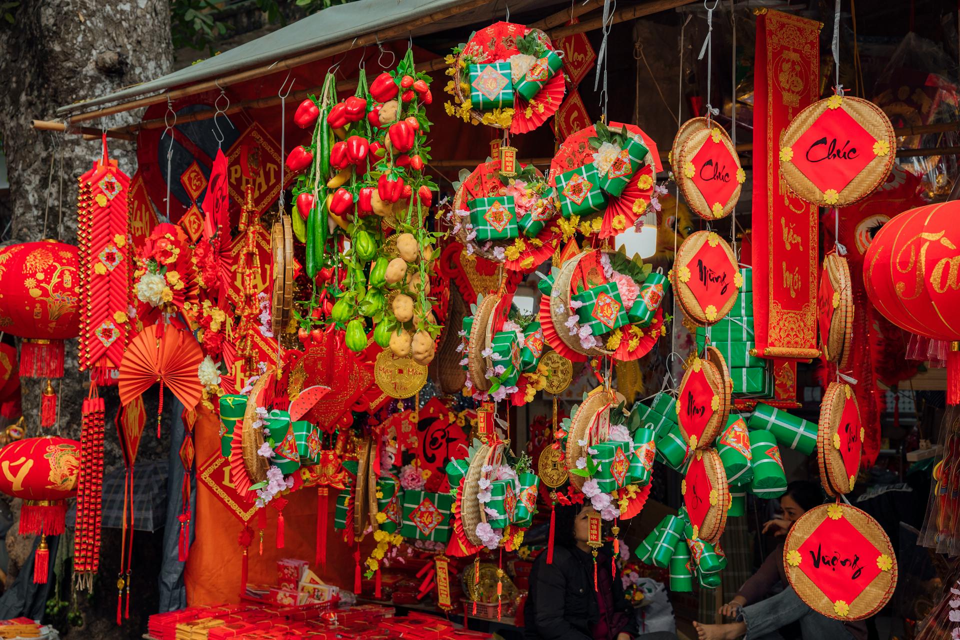 Trang trí, Tết, Tết Nguyên Đán, mua sắm, chợ tết, đèn lồng, câu chúc, decorations, Tet, Lunar New Year, shopping, Tet market, lanterns- HONG SON 4