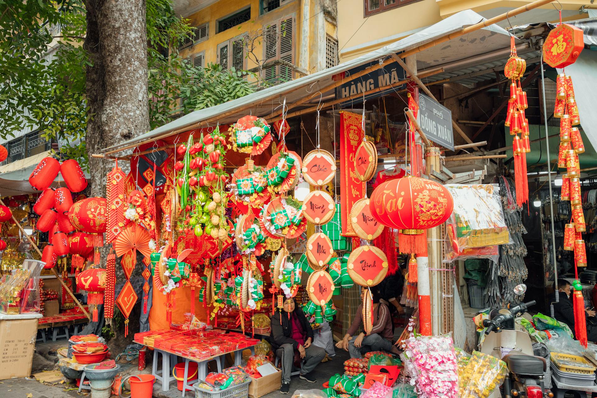 Trang trí, Tết, Tết Nguyên Đán, mua sắm, chợ tết, đèn lồng, câu chúc, decorations, Tet, Lunar New Year, shopping, Tet market, lanterns- HONG SON 5