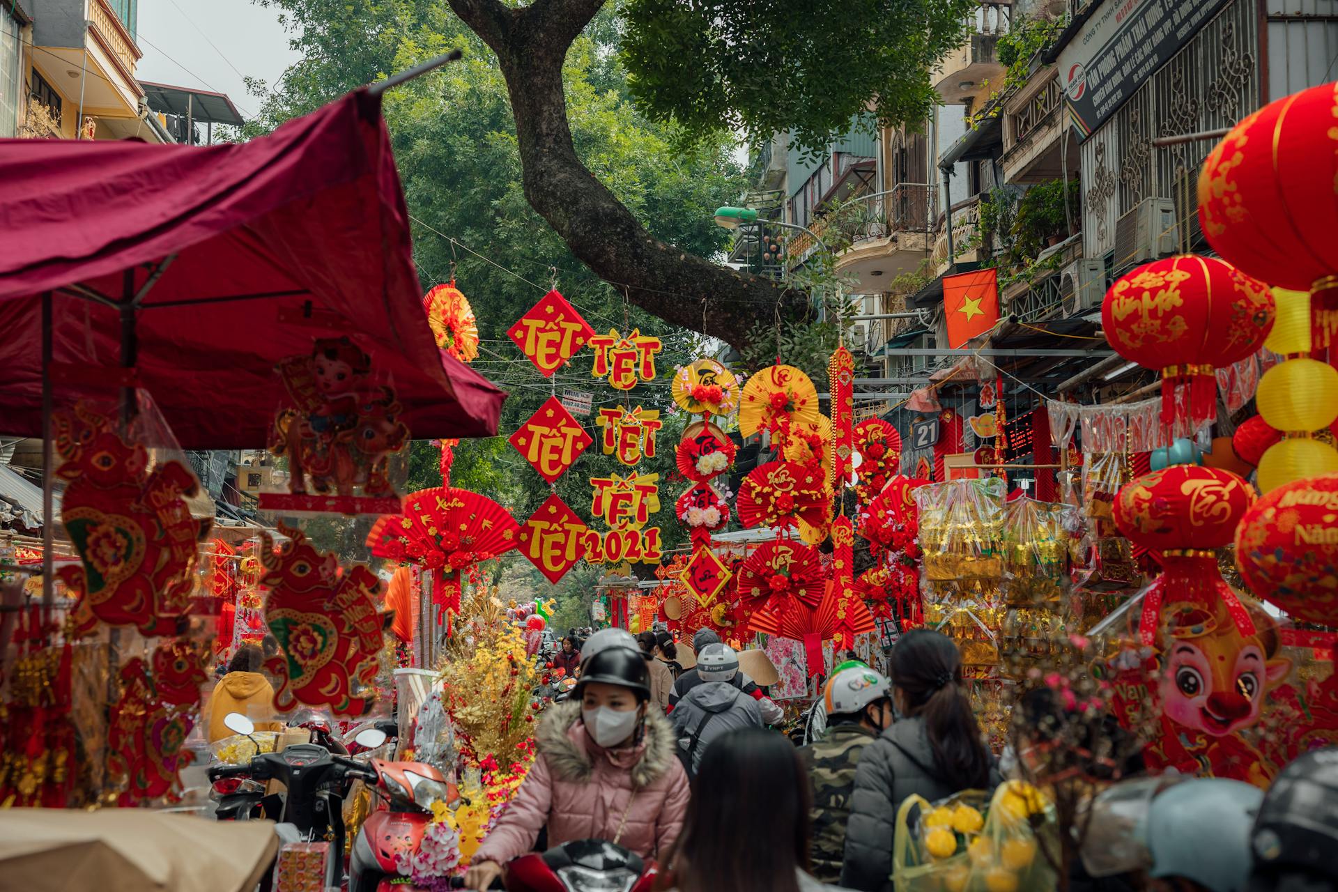 Trang trí, Tết, Tết Nguyên Đán, mua sắm, chợ tết, đèn lồng, câu chúc, decorations, Tet, Lunar New Year, shopping, Tet market, lanterns- HONG SON 8
