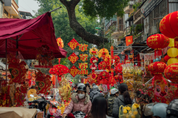 Trang trí, Tết, Tết Nguyên Đán, mua sắm, chợ tết, đèn lồng, câu chúc, decorations, Tet, Lunar New Year, shopping, Tet market, lanterns- HONG SON 8