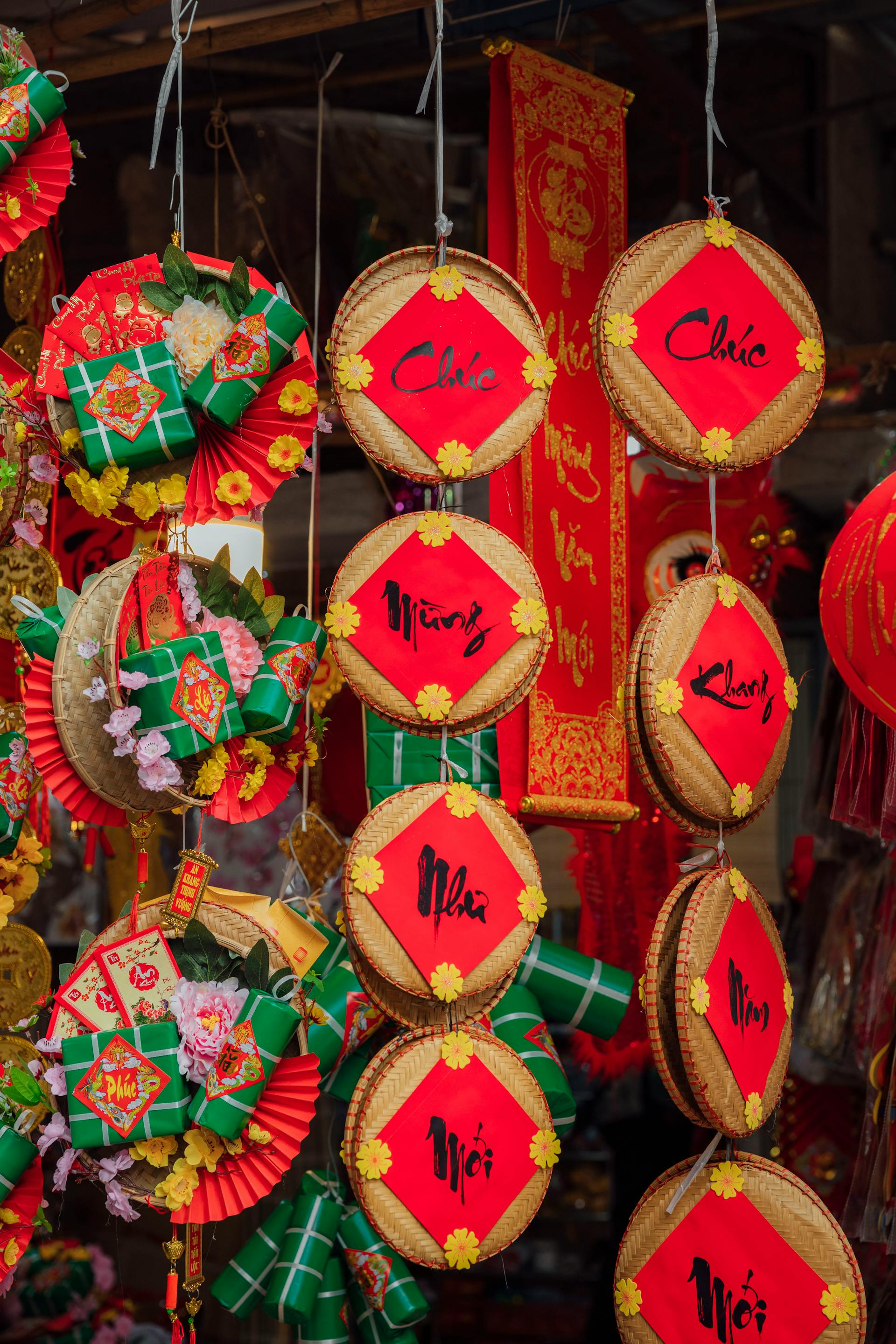 Trang trí, Tết, Tết Nguyên Đán, mua sắm, chợ tết, đèn lồng, câu chúc, decorations, Tet, Lunar New Year, shopping, Tet market, lanterns- HONG SON 9