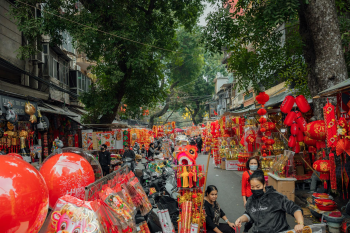 Trang trí, Tết, Tết Nguyên Đán, mua sắm, chợ tết, đèn lồng, câu chúc, decorations, Tet, Lunar New Year, shopping, Tet market, lanterns- HONG SON 11