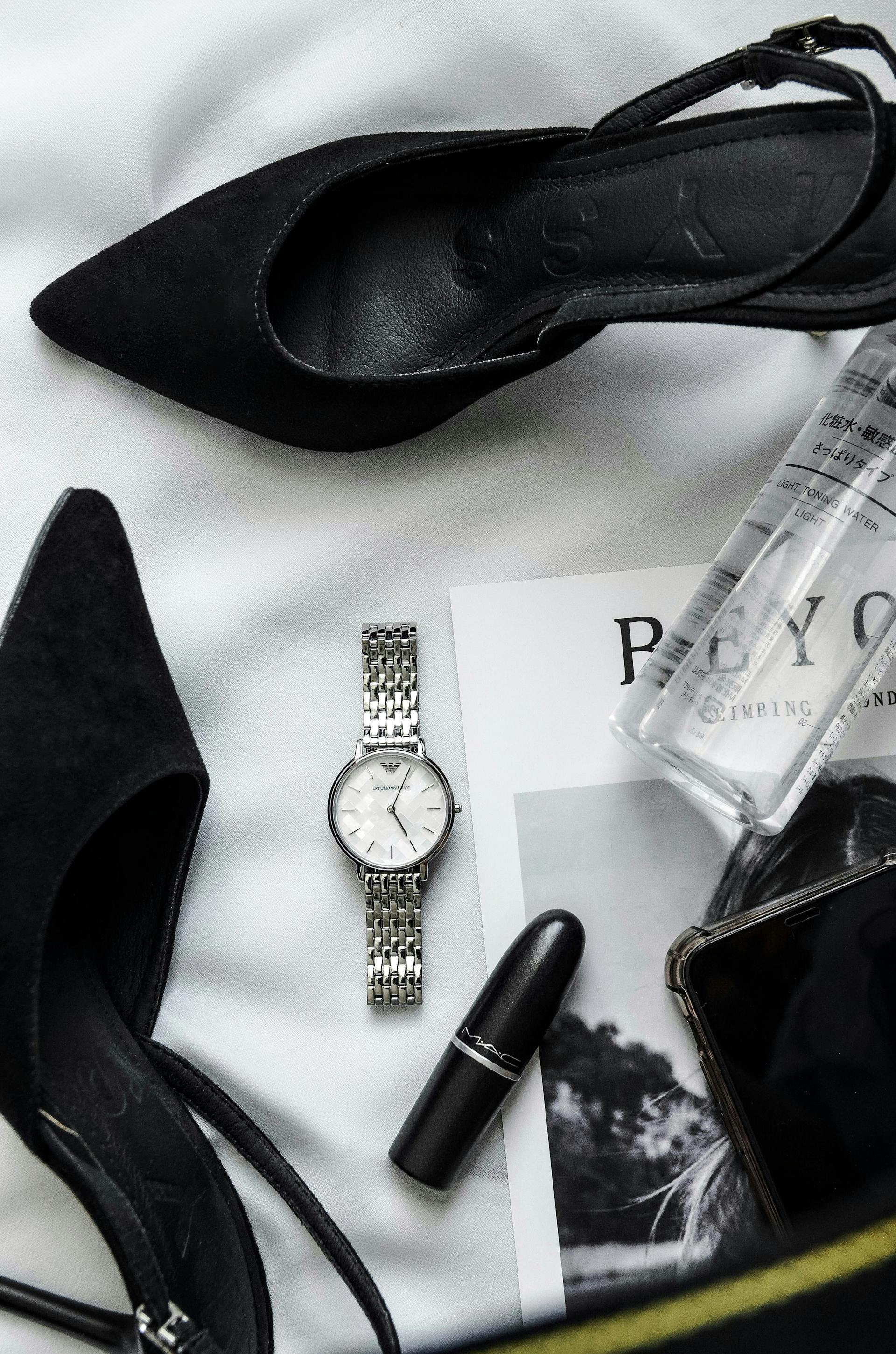 Son, giày, đồng hồ, đồng hồ đeo tay, watches, wristwatches, lipstick, shoes-Ngân Dương