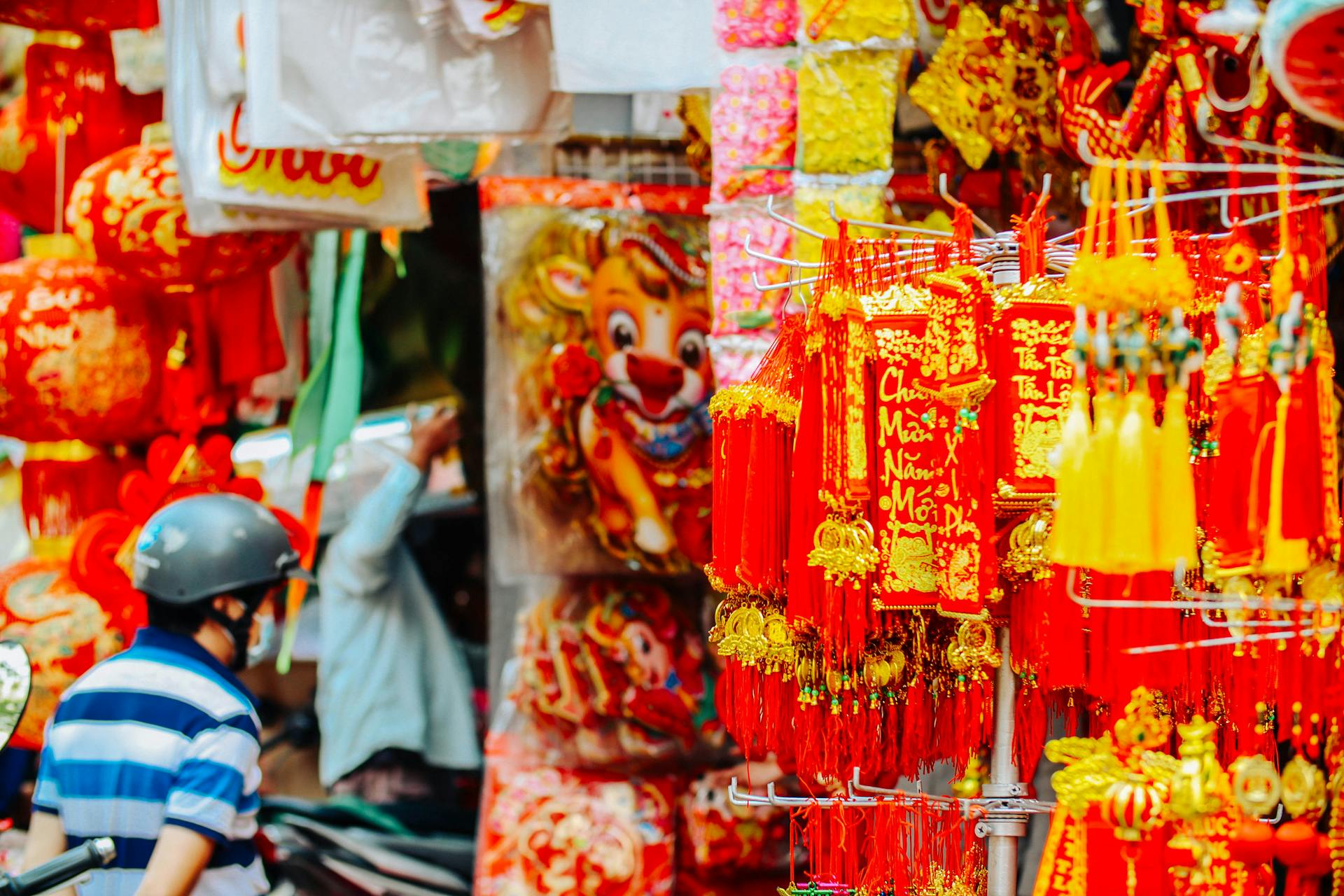 Trang trí, Tết, Tết Nguyên Đán, mua sắm, chợ tết, đèn lồng, câu chúc, decorations, Tet, Lunar New Year, shopping, Tet market, lanterns- SeaDragon VietNam 1