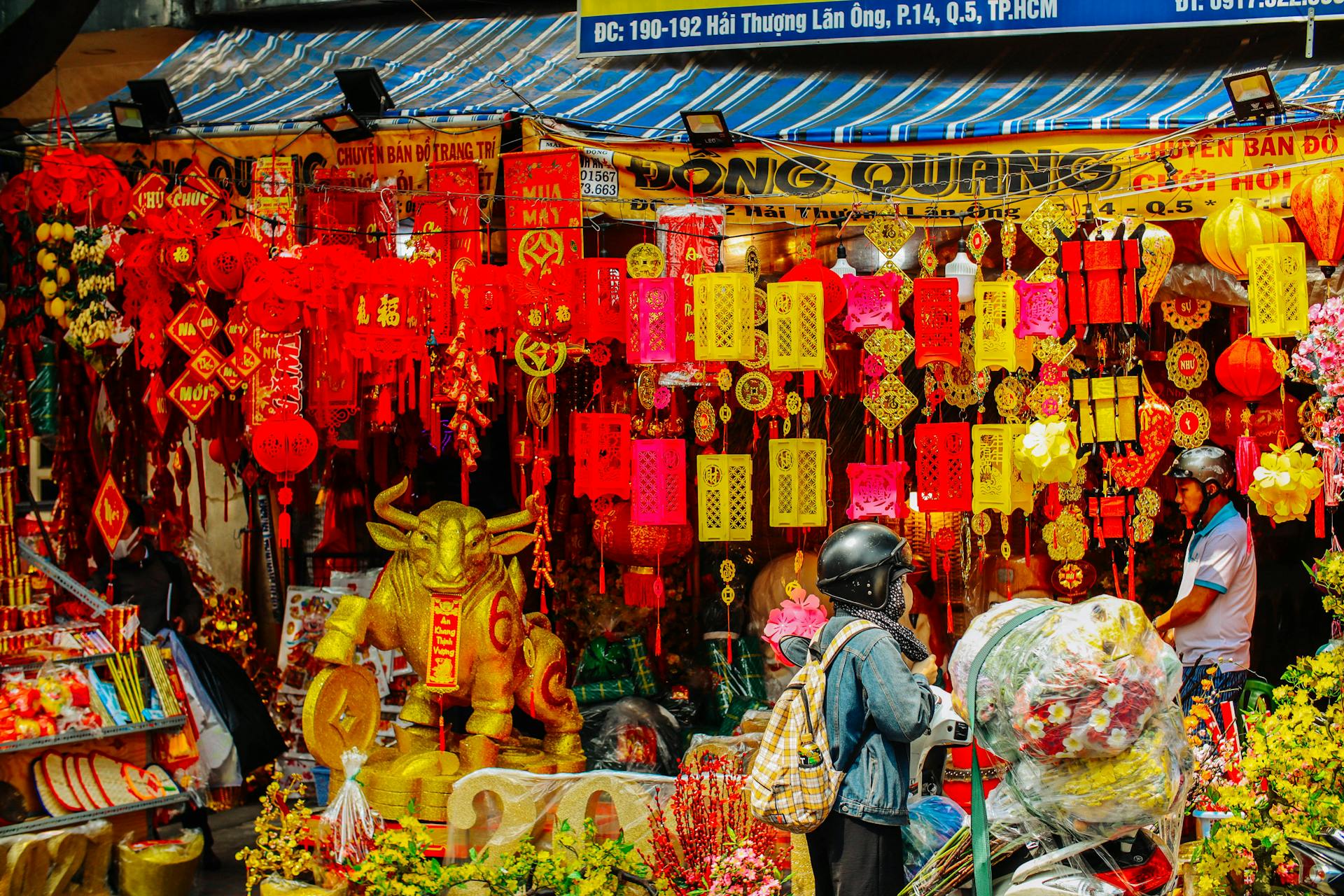 Trang trí, Tết, Tết Nguyên Đán, mua sắm, chợ tết, đèn lồng, câu chúc, decorations, Tet, Lunar New Year, shopping, Tet market, lanterns- SeaDragon VietNam 2