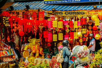 Trang trí, Tết, Tết Nguyên Đán, mua sắm, chợ tết, đèn lồng, câu chúc, decorations, Tet, Lunar New Year, shopping, Tet market, lanterns- SeaDragon VietNam 2