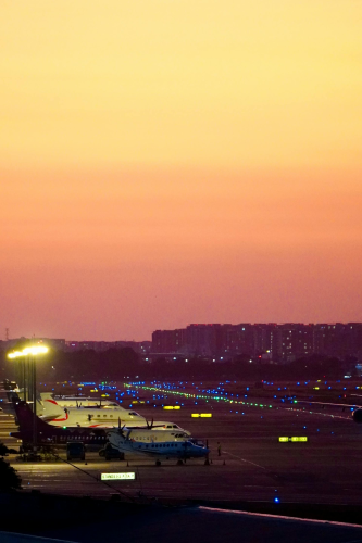 Sân bay, đường băng, hoàng hôn, trời, airport, runway, sunset, sky - Tuan Vy