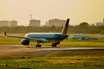 Máy bay, sân bay, đường bay, trời, airplane, airport, flight path, sky - Tuan Vy