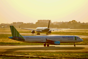 Máy bay, sân bay, đường bay, trời, airplane, airport, flight path, sky - Tuan Vy