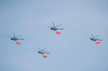 Trực thăng, máy bay, bầu trời, cờ, cờ Việt Nam, helicopter, airplane, sky, flag, Vietnamese flag - Tuan Vy