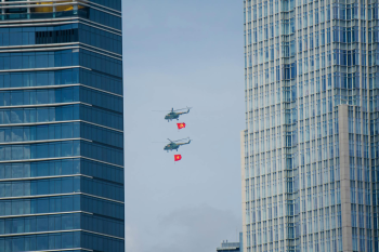 Trực thăng, máy bay, bầu trời, cờ, cờ Việt Nam, helicopter, airplane, sky, flag, Vietnamese flag - Tuan Vy