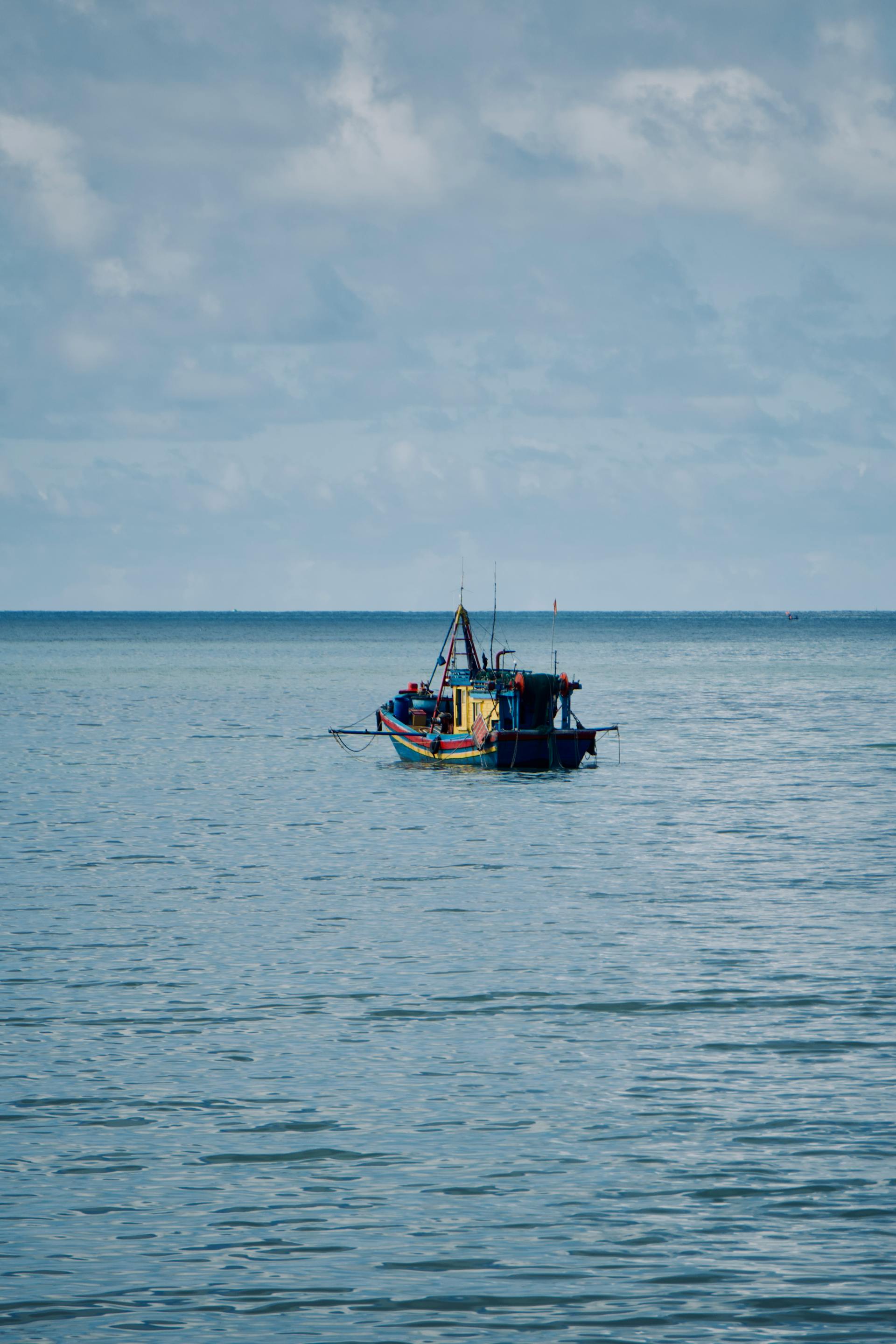 Thuyền, biển, trời, boat, sea, sky - Tuan Vy