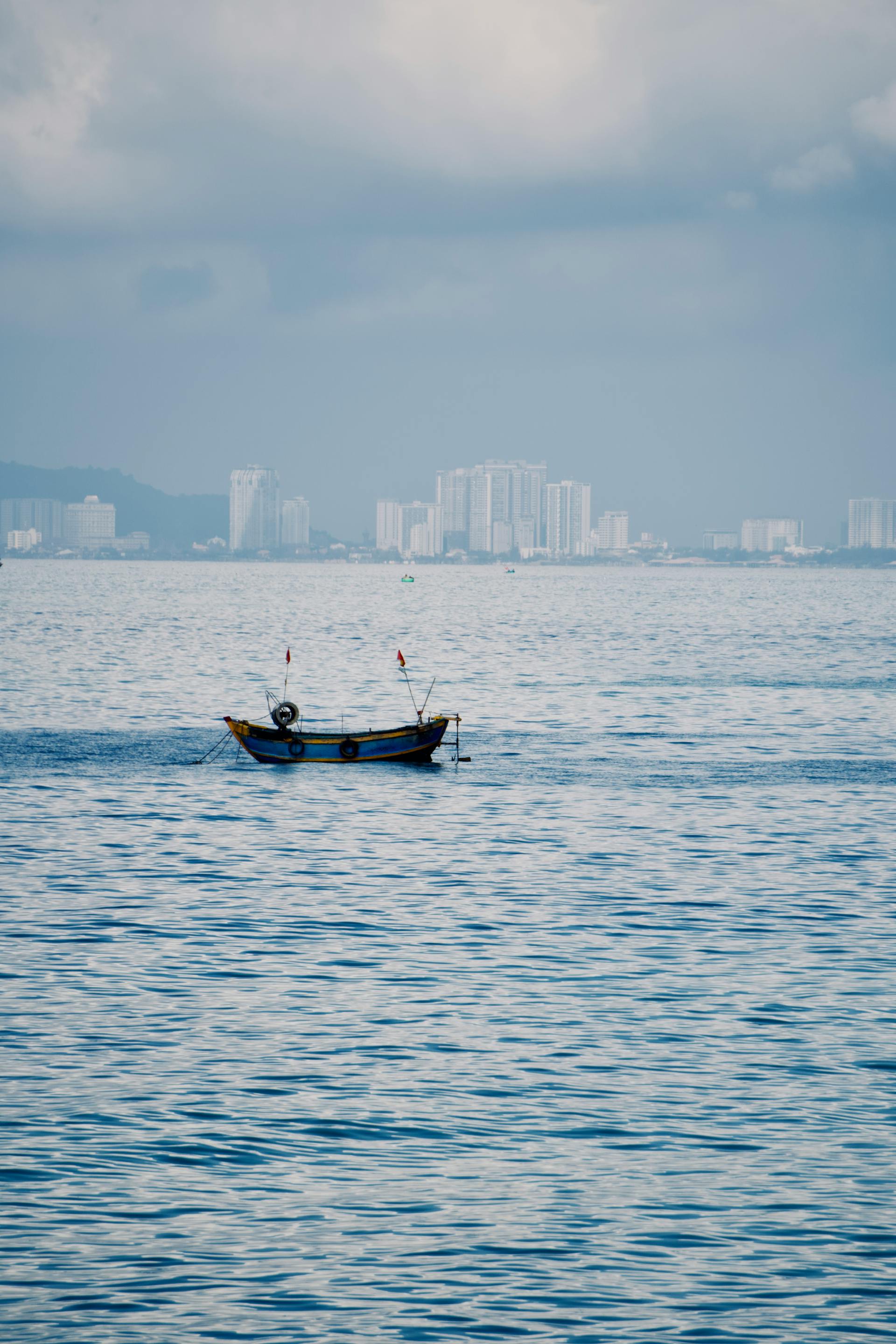 Thuyền, biển, trời, boat, sea, sky - Tuan Vy