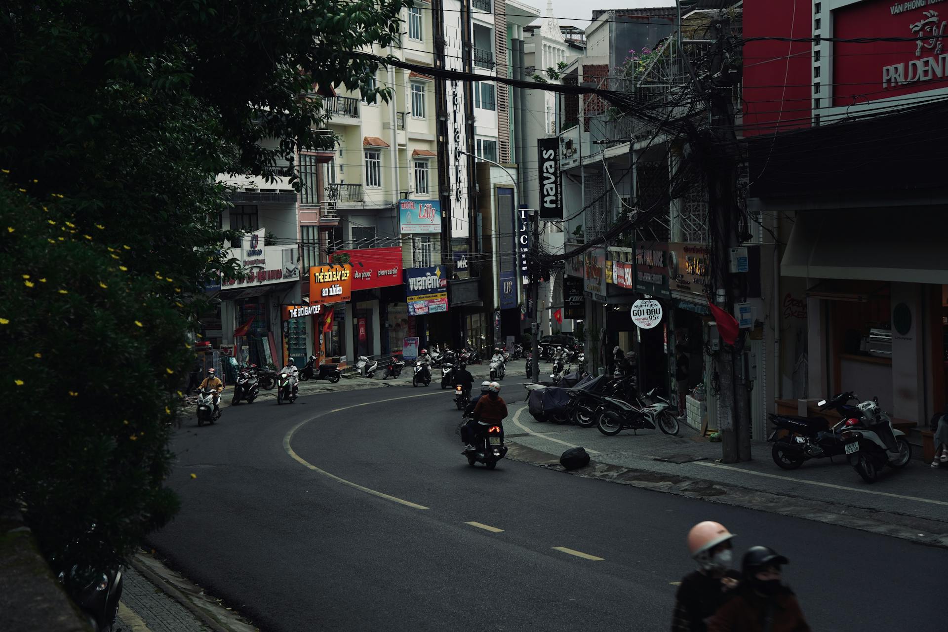 Đường phố, xe cộ, đèn giao thông, streets, vehicles, traffic lights- Tuan Vy