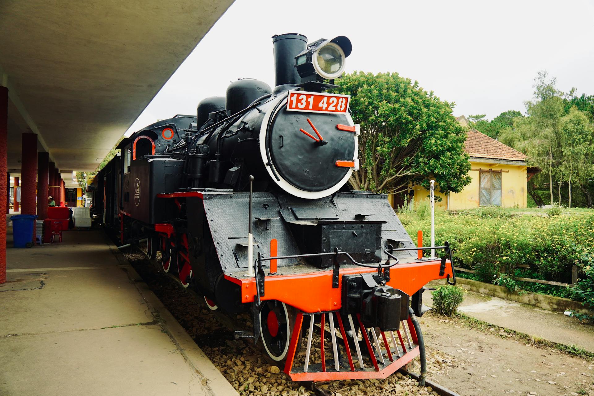 Xe lửa, ga tàu, trains, train stations - Tuan Vy