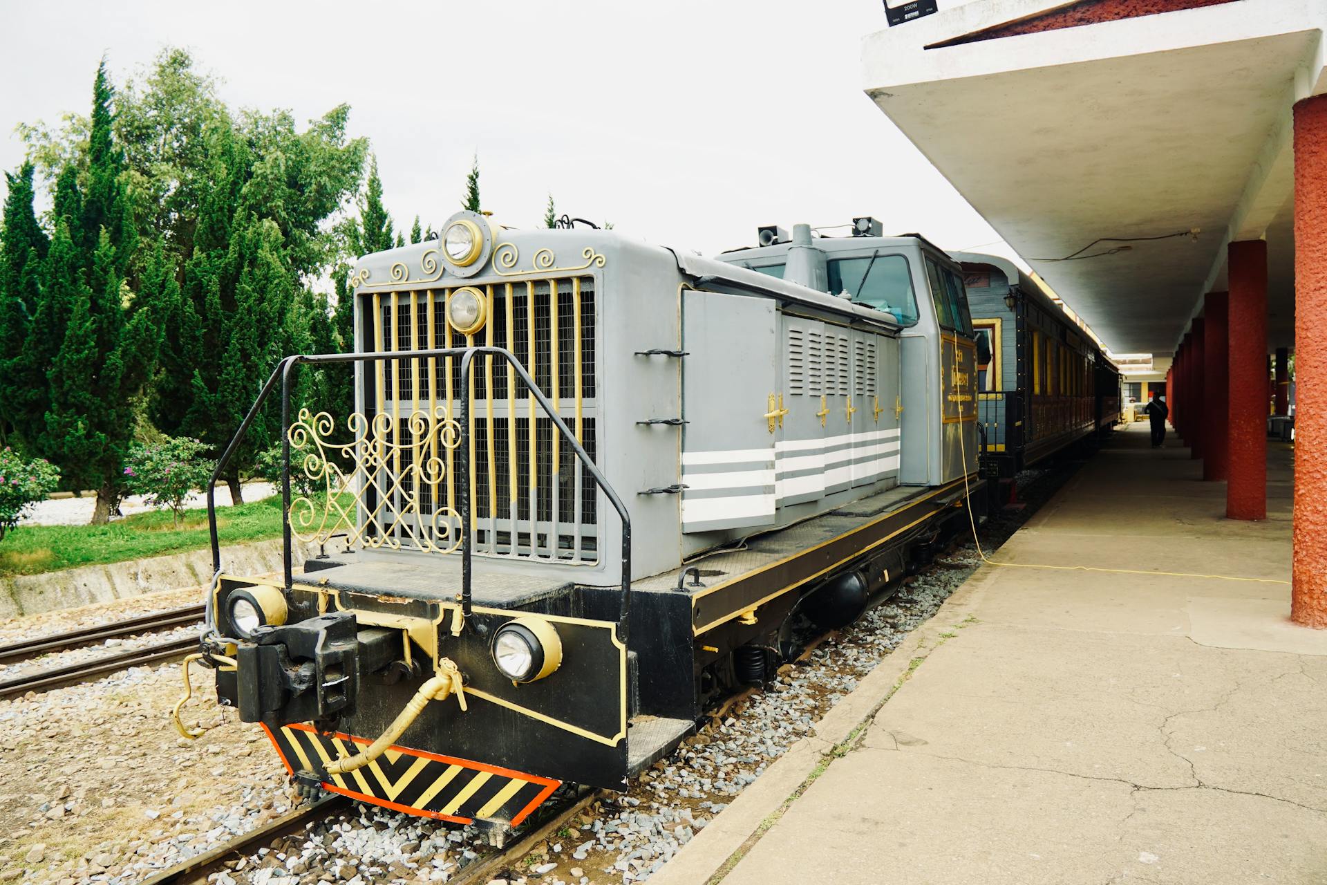 Xe lửa, ga tàu, trains, train stations - Tuan Vy