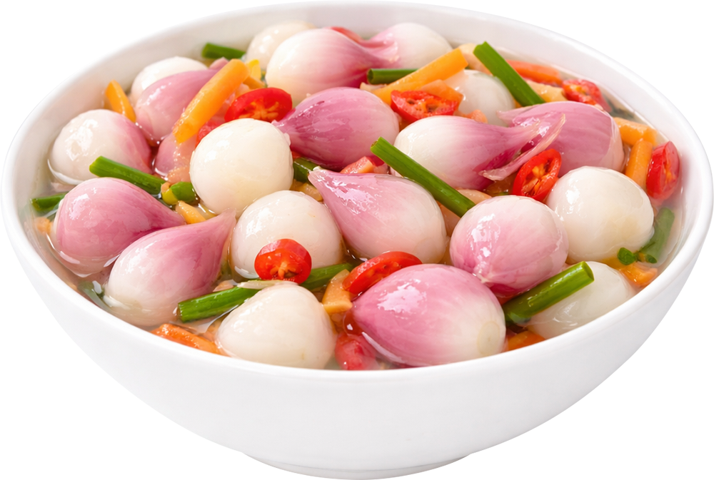 Hành tím muối, hành muối, củ kiệu, cà rốt, hành lá, ớt, món chua ngọt, bát trắng, pickled red onions, pickled onions, scallion heads, carrot, green onion, chili, sweet and sour, white bowl