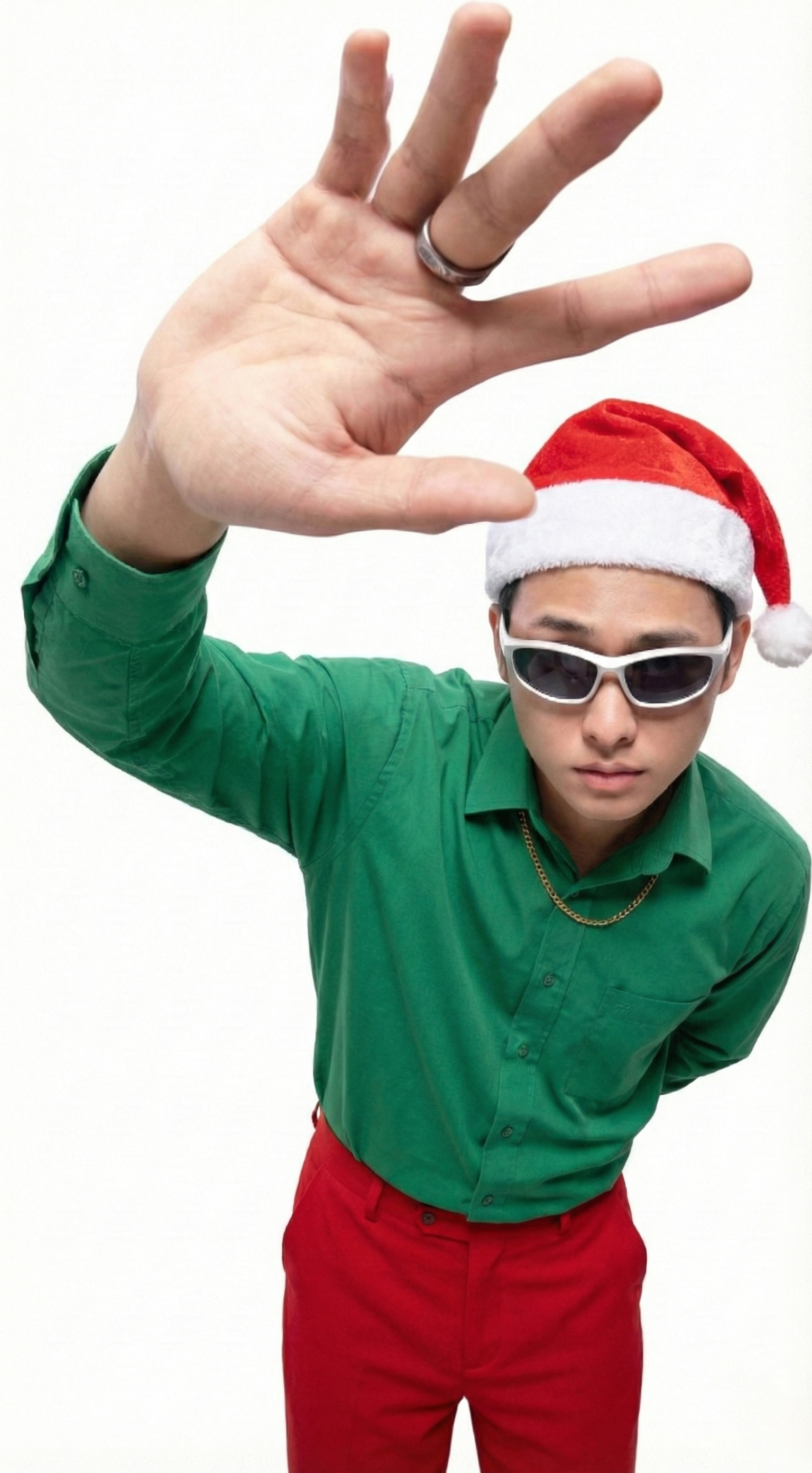 Chàng trai, mũ giáng sinh, nón noel, trang phục giáng sinh, giáng sinh, young man, santa hat, noel hat, christmas outfit, christmas