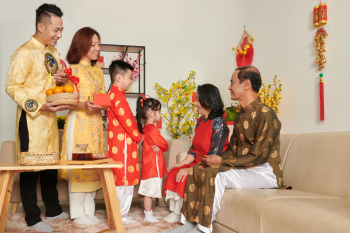 Gia đình, chúc tết, lì xì ngày tết, không khí tết, Family, Family, New Year greetings, New Year lucky money, the New Year atmosphere ew Year greetings, new Year lucky money, the New Year atmosphere - dragonimages 3