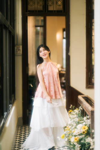 Áo yếm, trung thu, cô gái, con gái ôm hoa, hoa, flower, girl - Chuot Anhls