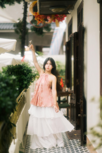 Áo yếm, trung thu, cô gái, con gái ôm hoa, hoa, flower, girl - Chuot Anhls 1