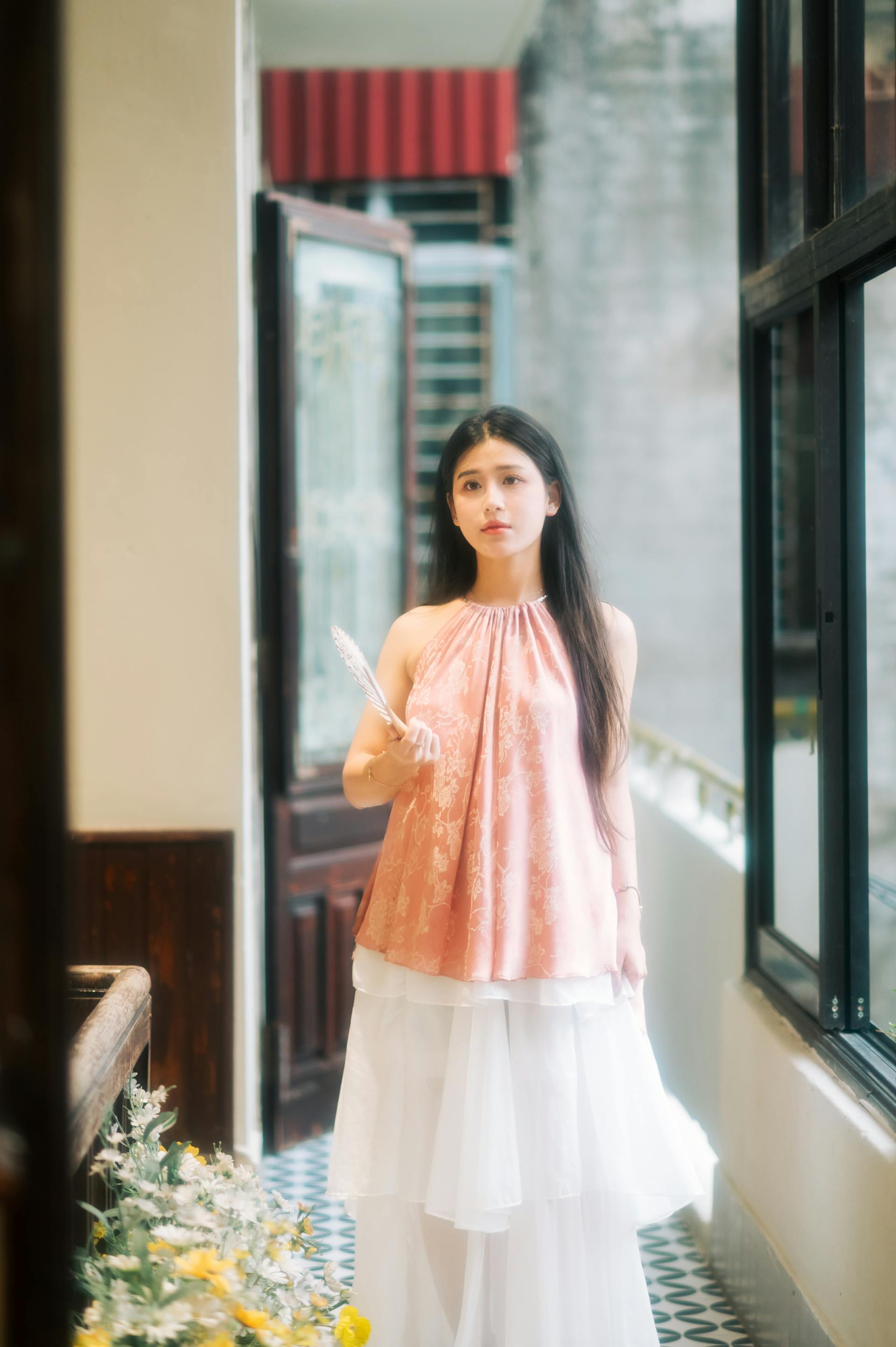 Áo yếm, trung thu, cô gái, con gái ôm hoa, hoa, flower, girl - Chuot Anhls 4