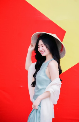 Con gái, girl, lá cờ Viêt Nam, nón lá, truyền thống, tết, xuân, spring, Việt Nam, Hà Nội, Phố cổ - Quí Nguyễn 17