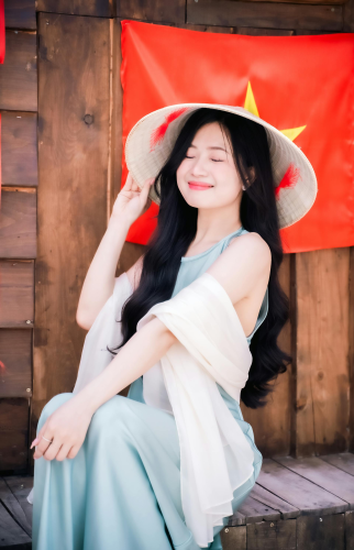 Con gái, girl, lá cờ Viêt Nam, nón lá, truyền thống, tết, xuân, spring, Việt Nam, Hà Nội, Phố cổ - Quí Nguyễn 10
