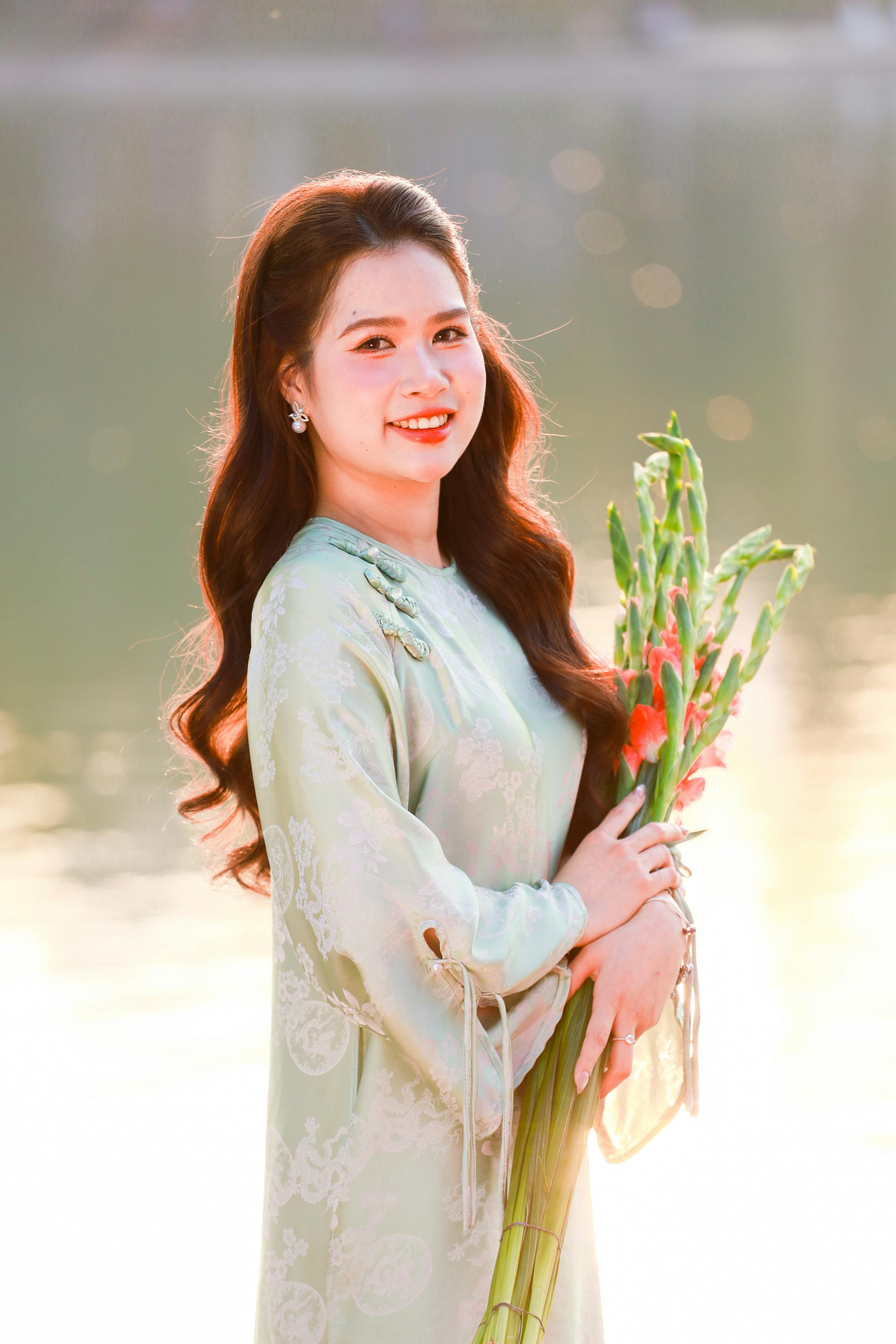 Áo dài, áo dài Việt Nam, áo dài màu xanh lá, con gái, girl, truyền thống, tết, xuân, spring, Việt Nam, Hà Nội, Hồ Gươm - Hồng Quang Official 1