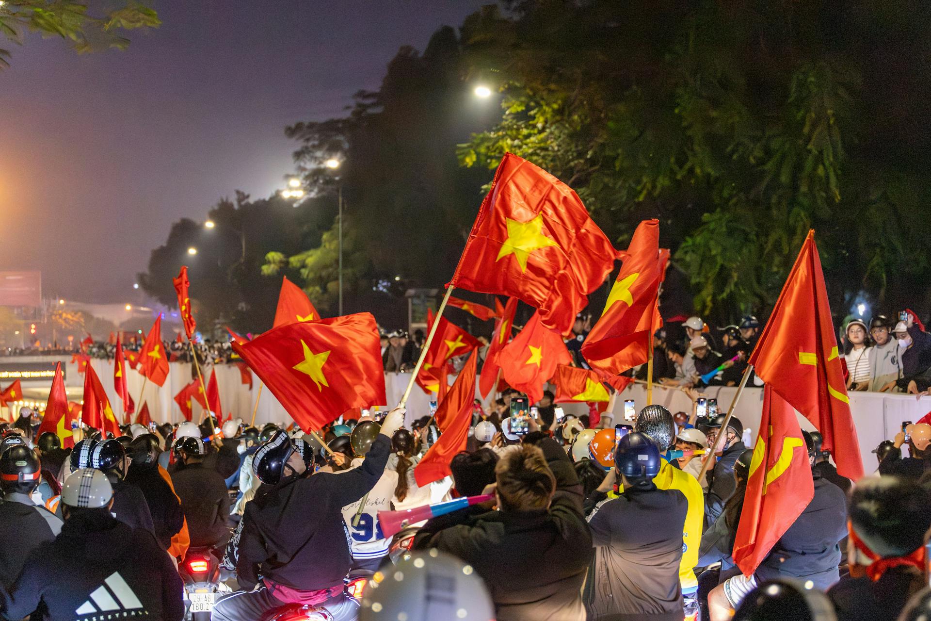 Đi bão, lá cờ Việt Nam, lá cờ, cờ đỏ sao vàng, flag, truyền thống, văn hóa, Việt Nam - Hồng Quang Official 3 14
