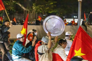 Đi bão, lá cờ Việt Nam, lá cờ, cờ đỏ sao vàng, flag, truyền thống, văn hóa, Việt Nam - Hồng Quang Official 3 13