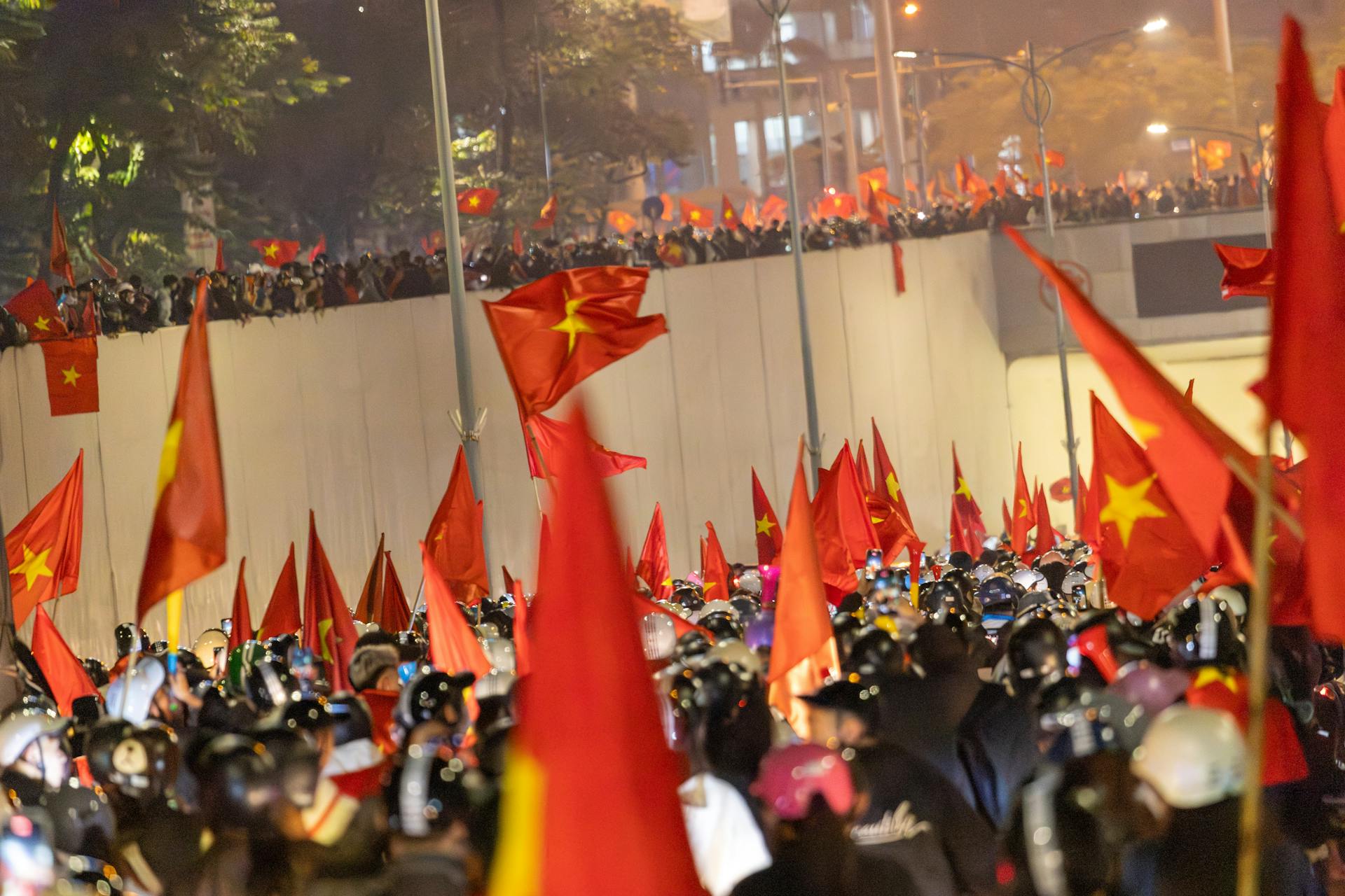 Đi bão, lá cờ Việt Nam, lá cờ, cờ đỏ sao vàng, flag, truyền thống, văn hóa, Việt Nam - Hồng Quang Official 3 9