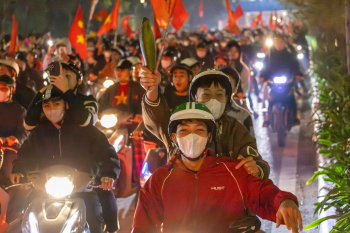 Đi bão, lá cờ Việt Nam, lá cờ, cờ đỏ sao vàng, flag, truyền thống, văn hóa, Việt Nam - Hồng Quang Official 3 10