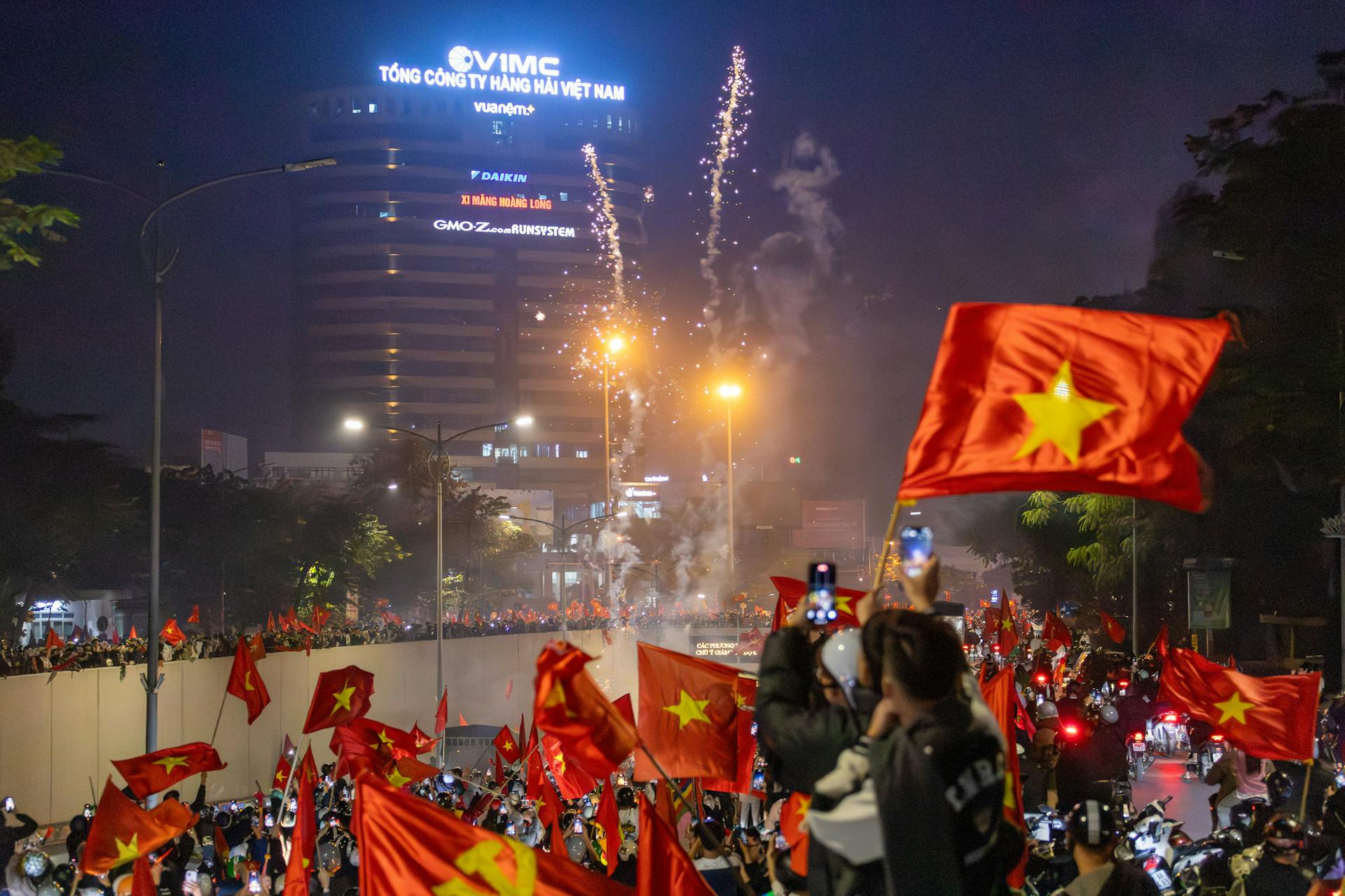 Đi bão, lá cờ Việt Nam, lá cờ, cờ đỏ sao vàng, flag, truyền thống, văn hóa, Việt Nam - Hồng Quang Official 3 7