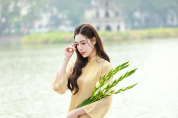 Áo dài, áo dài Việt Nam, áo dài màu vàng, con gái, girl, truyền thống, tết, xuân, spring, Việt Nam, Hà Nội, Hồ Gươm - Hồng Quang Official 1