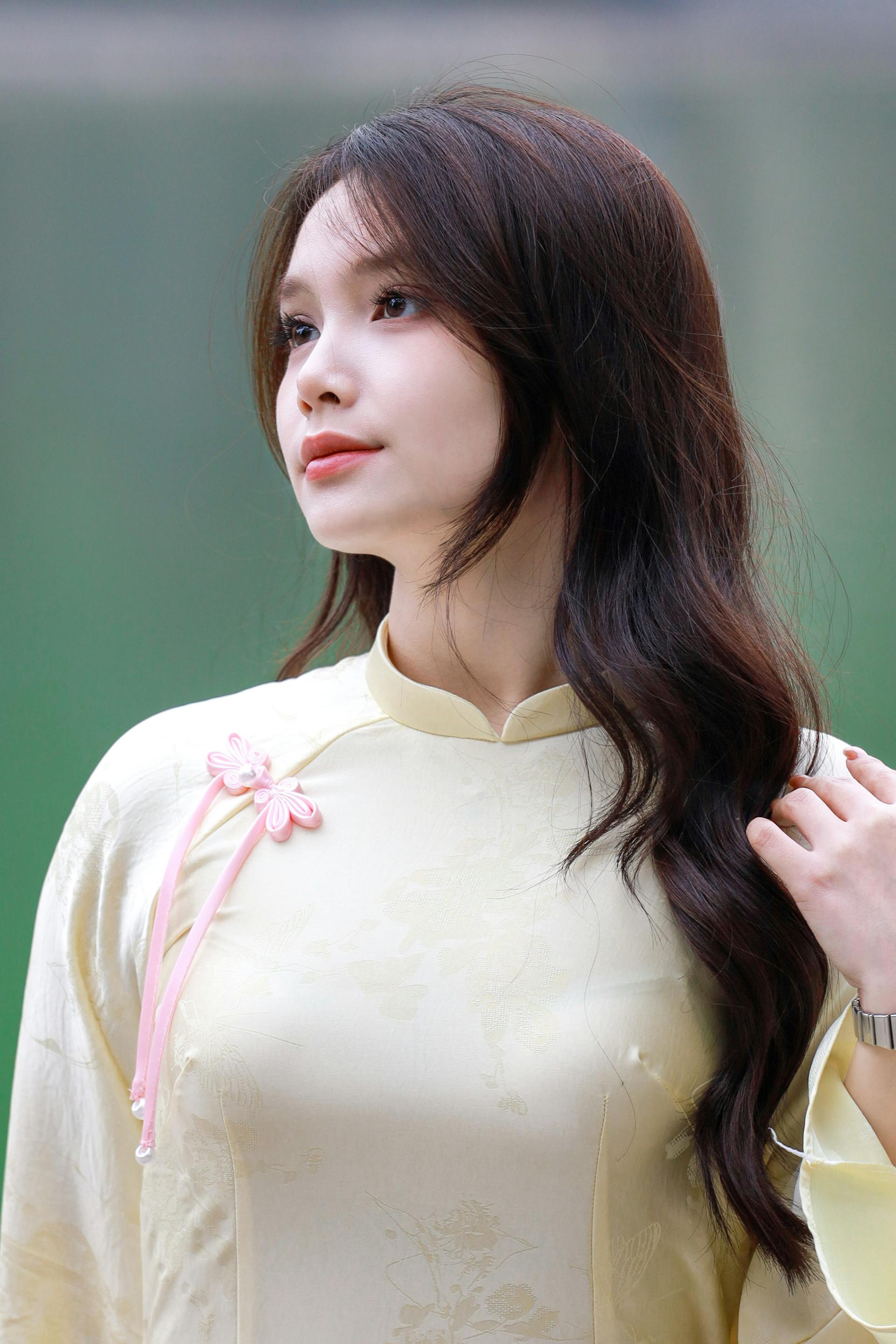 Áo dài, áo dài Việt Nam, áo dài màu vàng, con gái, girl, truyền thống, tết, xuân, spring, Việt Nam, Hà Nội, Phố cổ - Hồng Quang Official 4