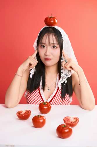 Con gái, girl, chân dung, studio, chụp ảnh studio, cà chua, tomato, Việt Nam - Khánh LP 8