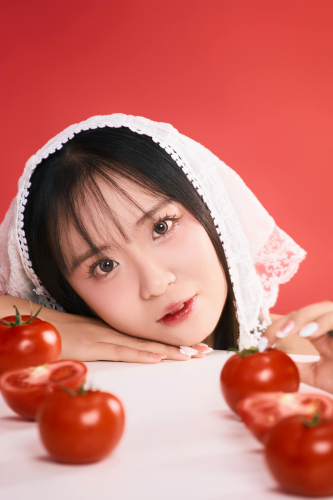 Con gái, girl, chân dung, studio, chụp ảnh studio, cà chua, tomato, Việt Nam - Khánh LP 7